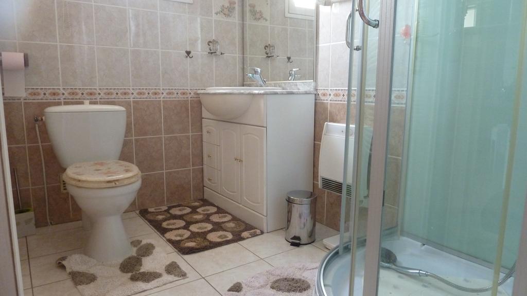 Hotel La Lezardiere La Colle-sur-Loup Zimmer foto